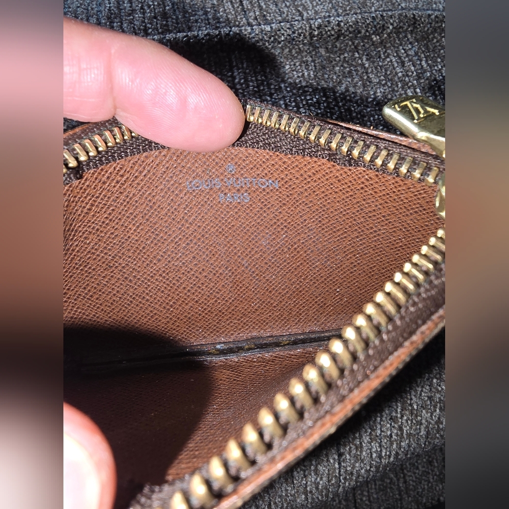 Louis Vuitton Key Pouch - Picture 4 of 5